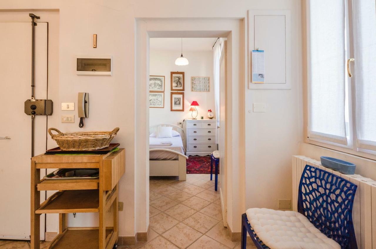 Lupari Apartment, Palazzo Storico Sotto Le Due Torri Болонья Экстерьер фото