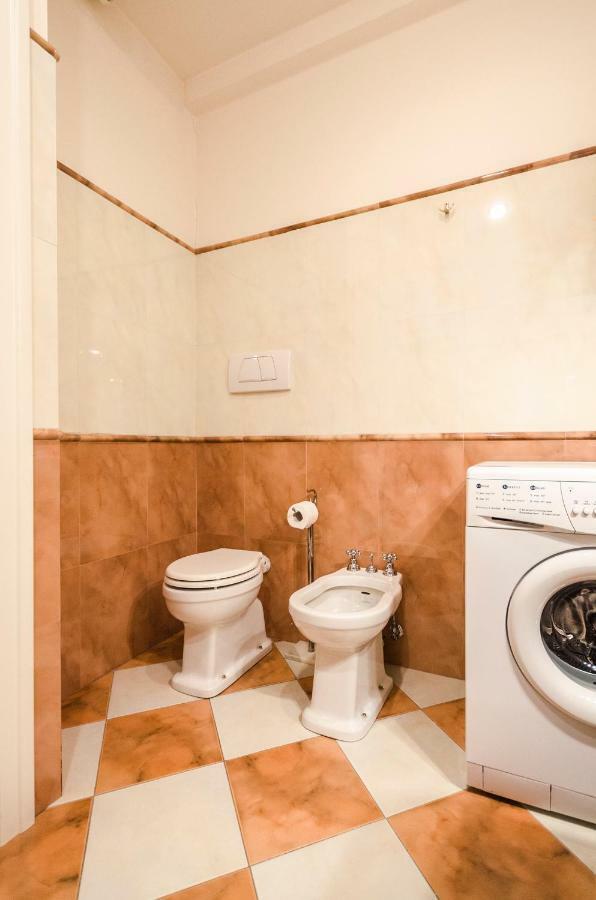 Lupari Apartment, Palazzo Storico Sotto Le Due Torri Болонья Экстерьер фото